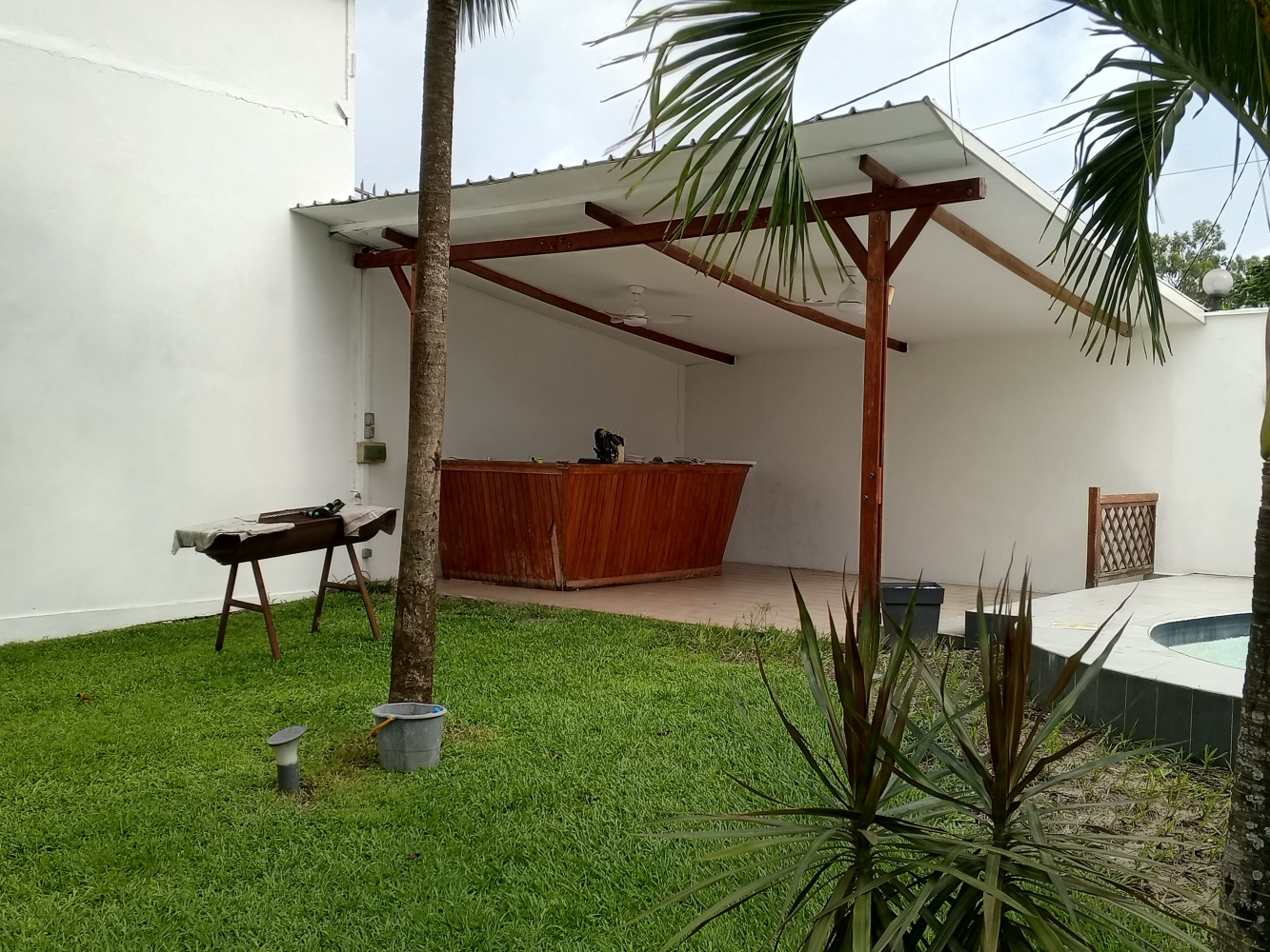 Superbe maison avec des dépendances à vendre