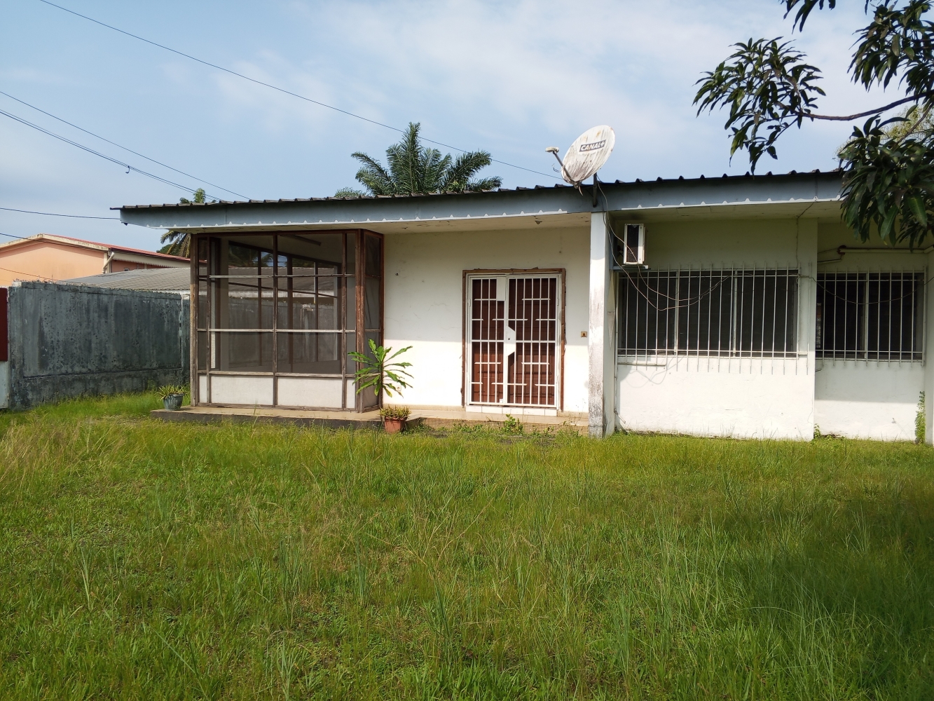 UNE MAISON en centre-ville de PORT-GENTIL